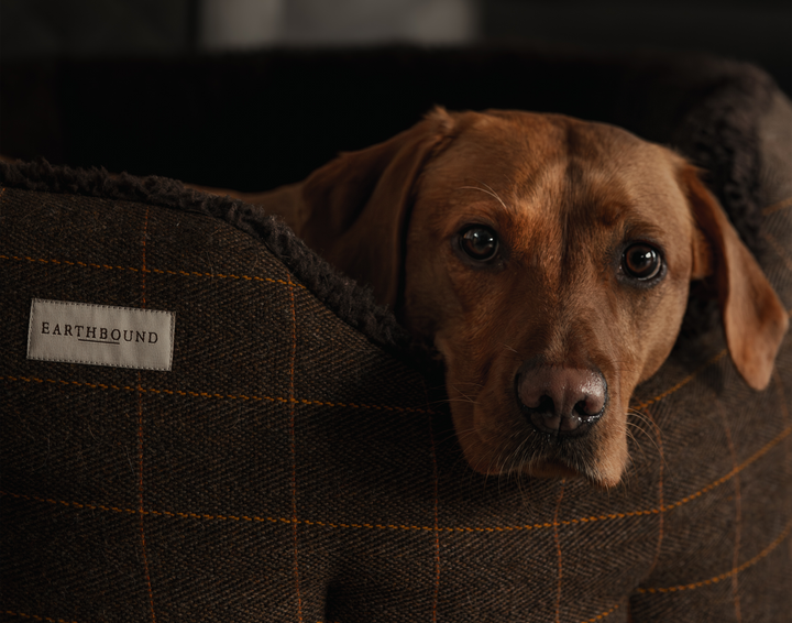 Round Traditional Tweed Bed Brown